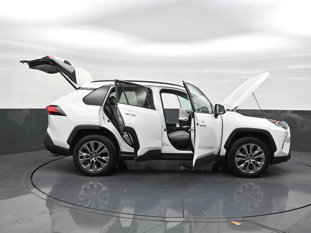 Used 2019 Toyota RAV4 XLE Premium FWD image 29
