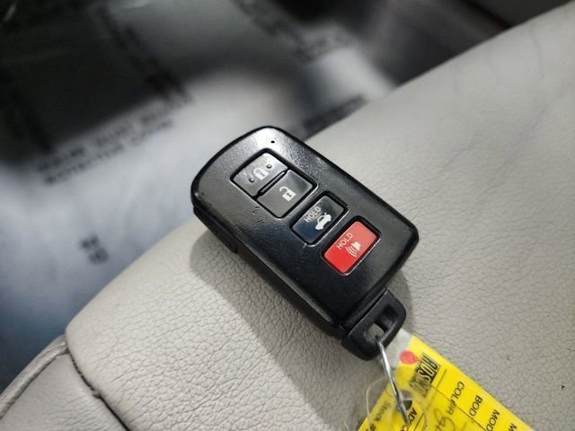 Used 2013 Toyota Camry XLE image 36