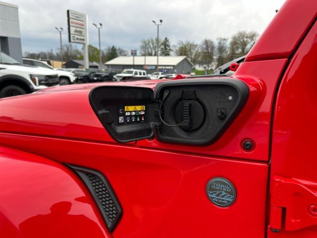 Used 2025 Jeep Wrangler Unlimited Sahara w/ Safety Group AWD/4WD image 18
