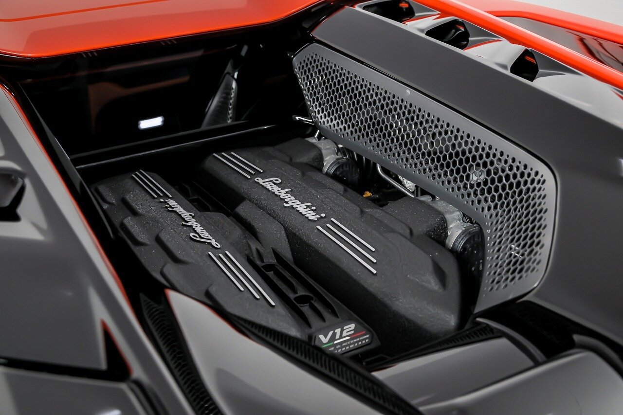 Used 2024 Lamborghini Revuelto AWD/4WD image 17