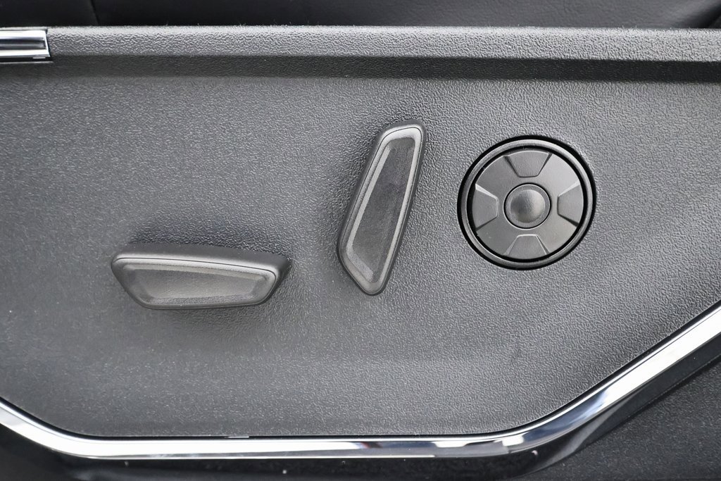 New 2025 Ford F350 Platinum w/ FX4 Off-Road Package image 13