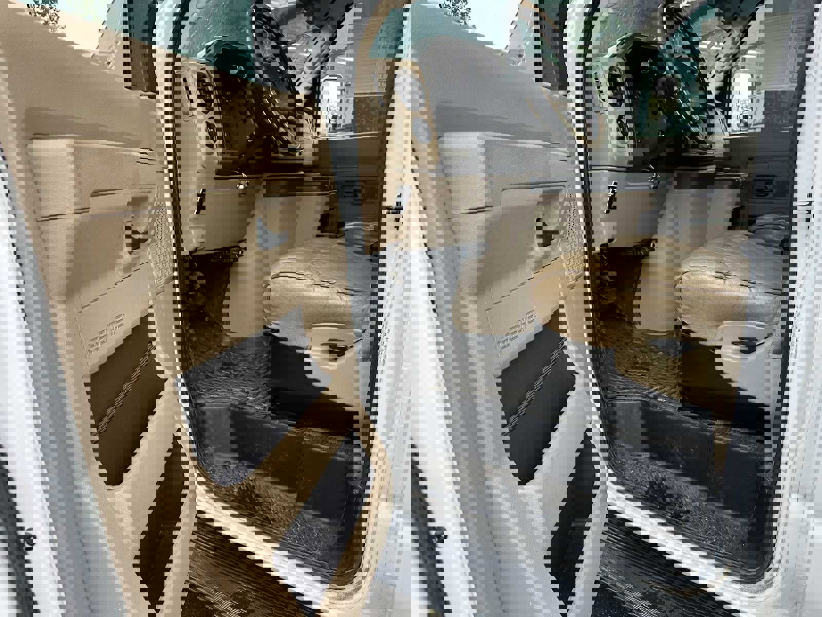 Used 2011 Ford E-450 and Econoline 450 Super Duty w/ Motorhome Prep Pkg image 33