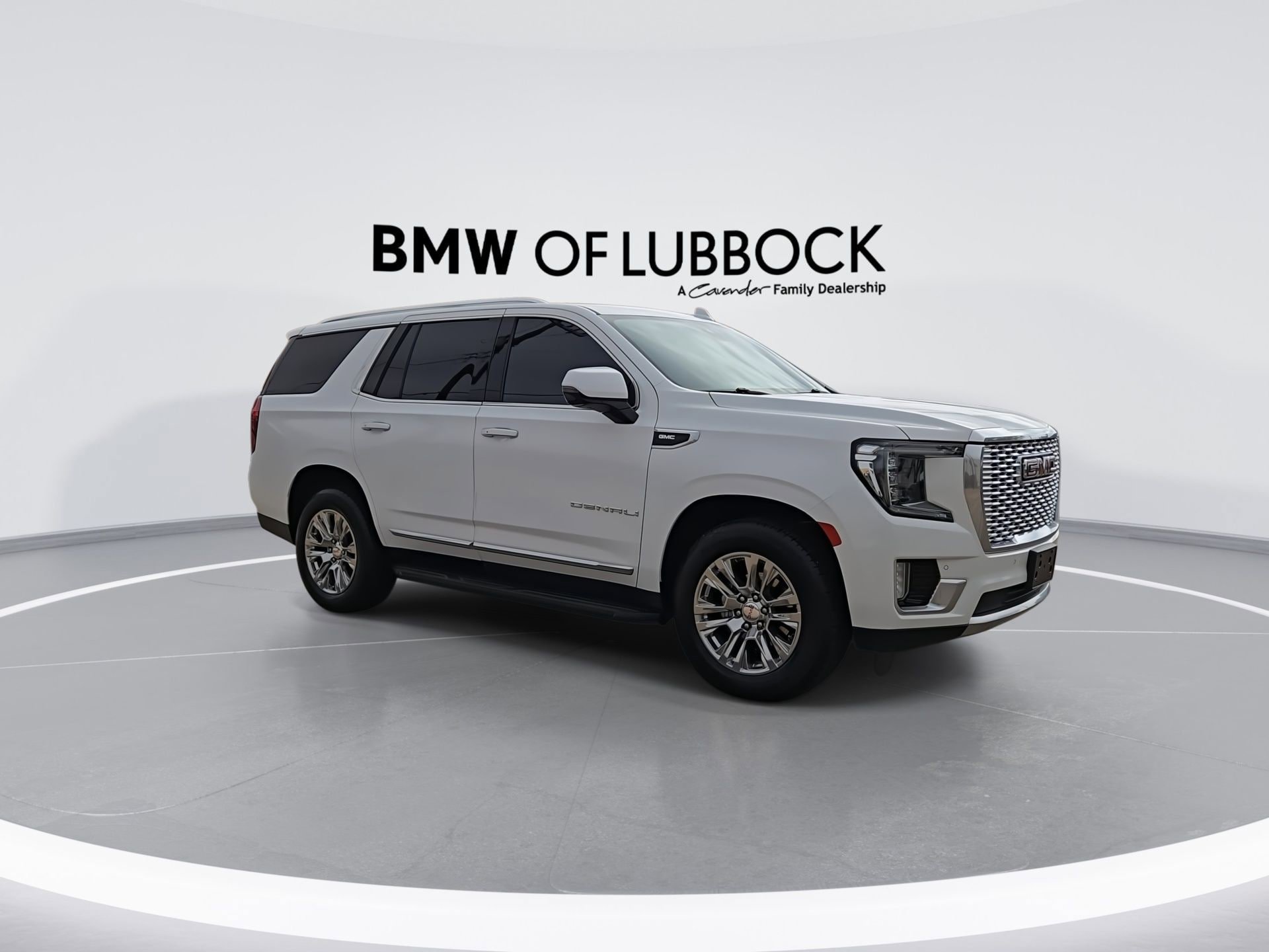 Used 2021 GMC Yukon Denali w/ Advanced Technology Package AWD/4WD image 2