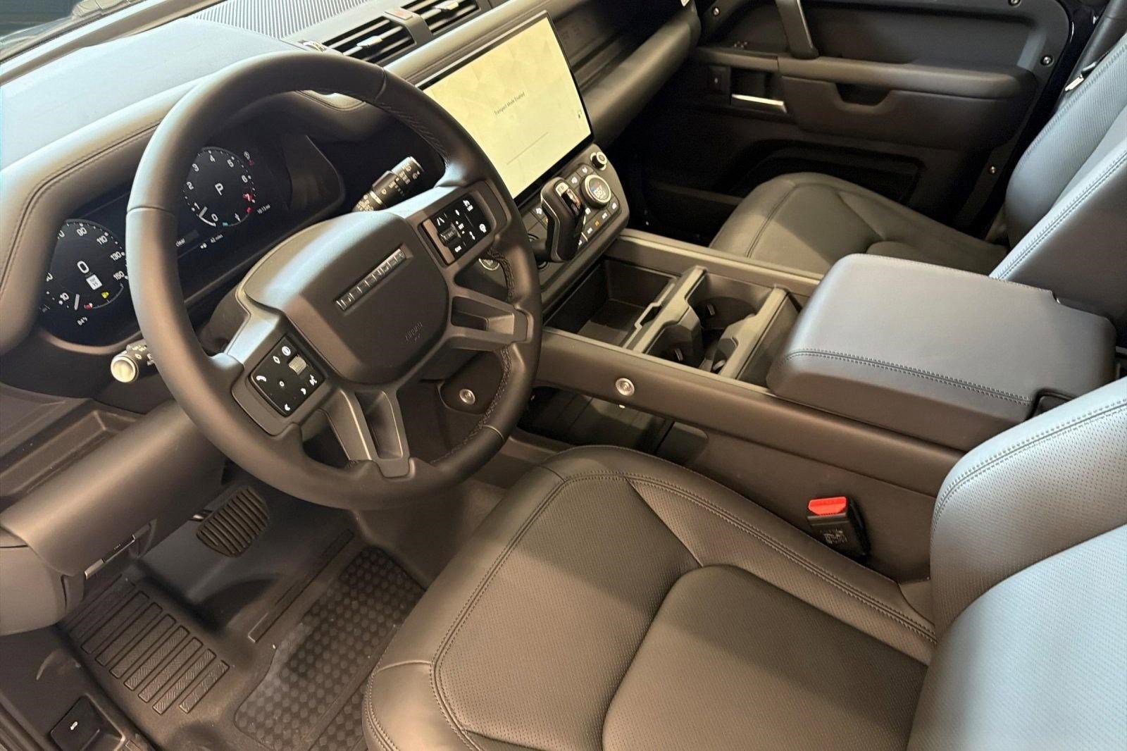 New 2026 Land Rover Defender 130 X-Dynamic SE AWD/4WD image 4