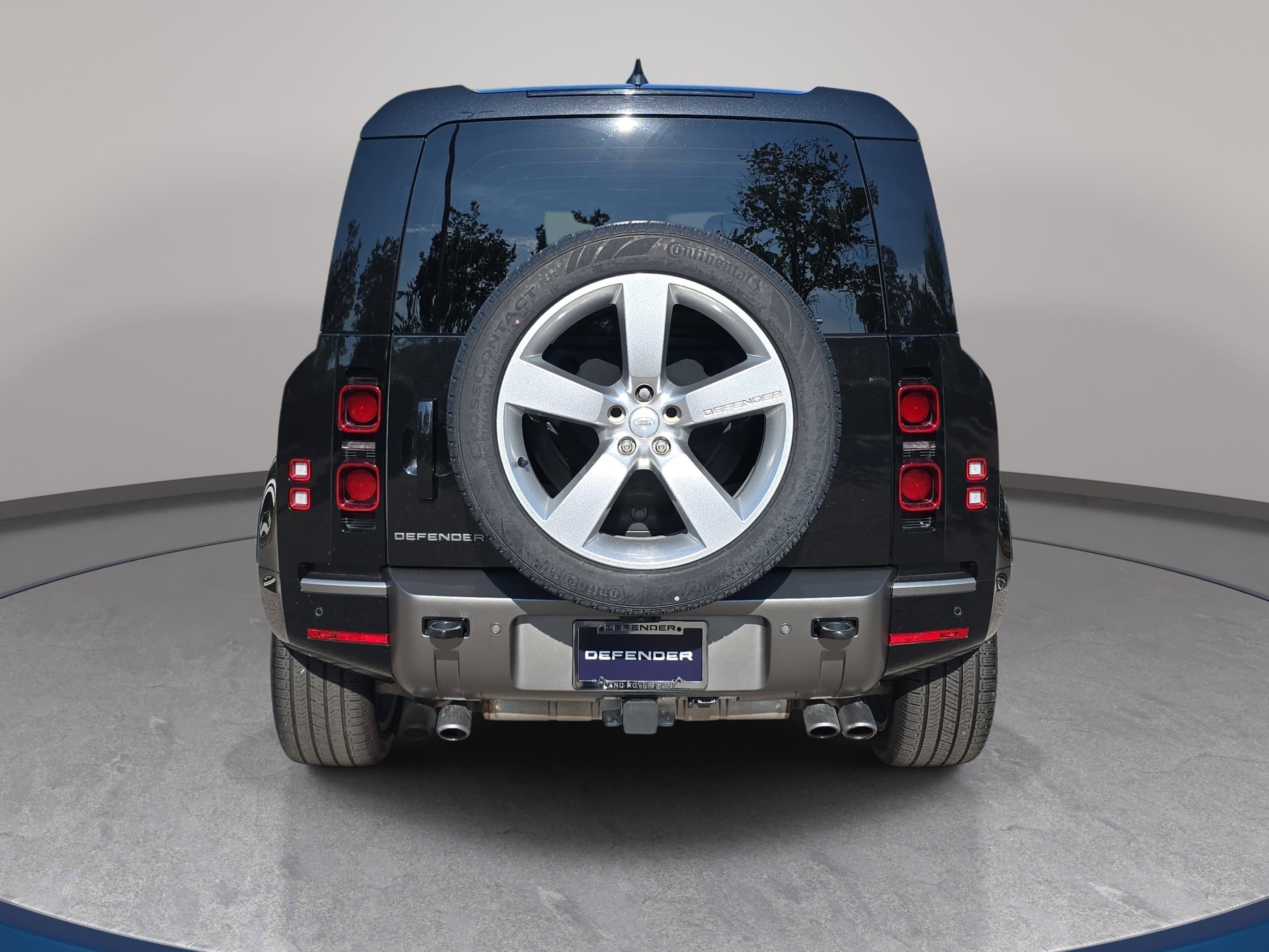 Certified 2025 Land Rover Defender 110 X-Dynamic SE image 6