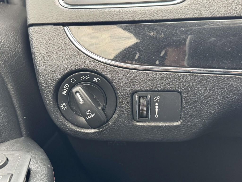 Used 2020 Dodge Grand Caravan SE image 16