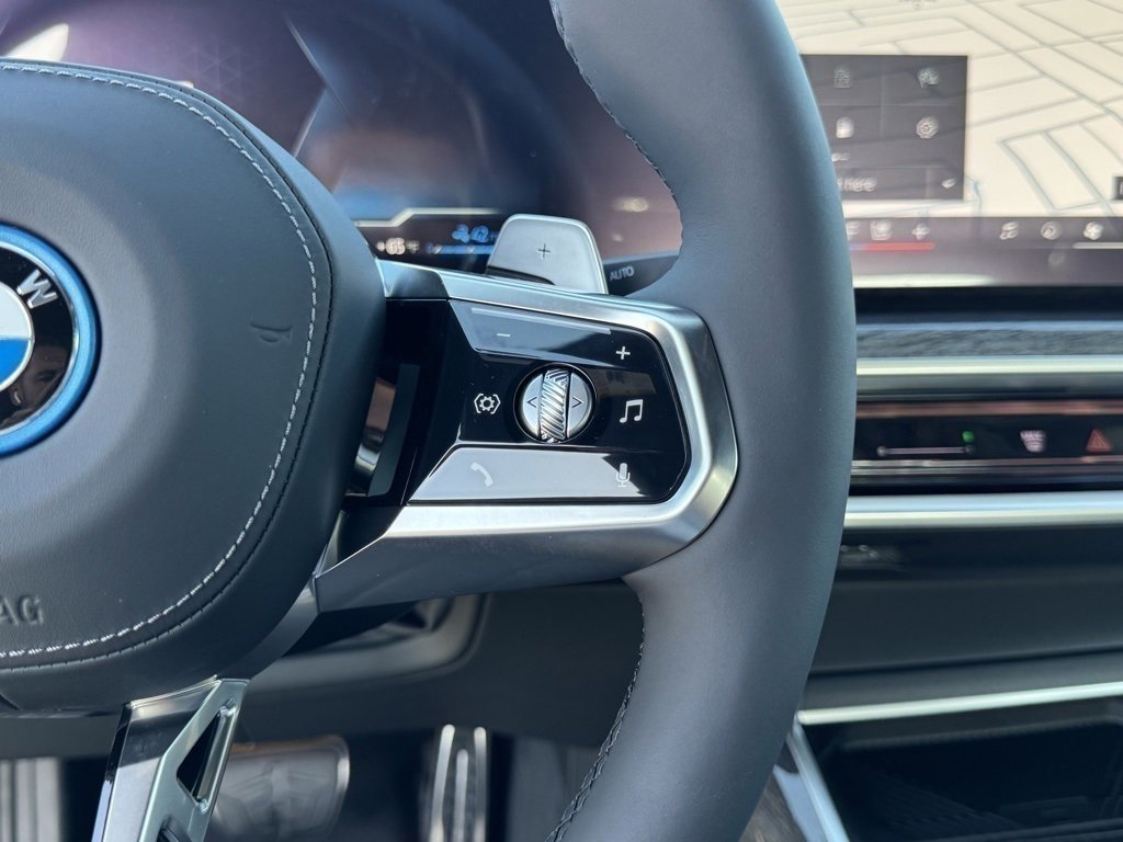 New 2026 BMW 750e xDrive w/ Executive Package image 25