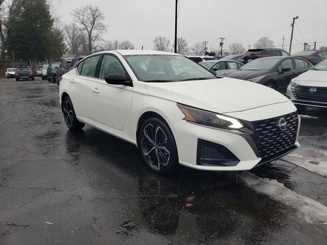 New 2025 Nissan Altima 2.5 SR image 8