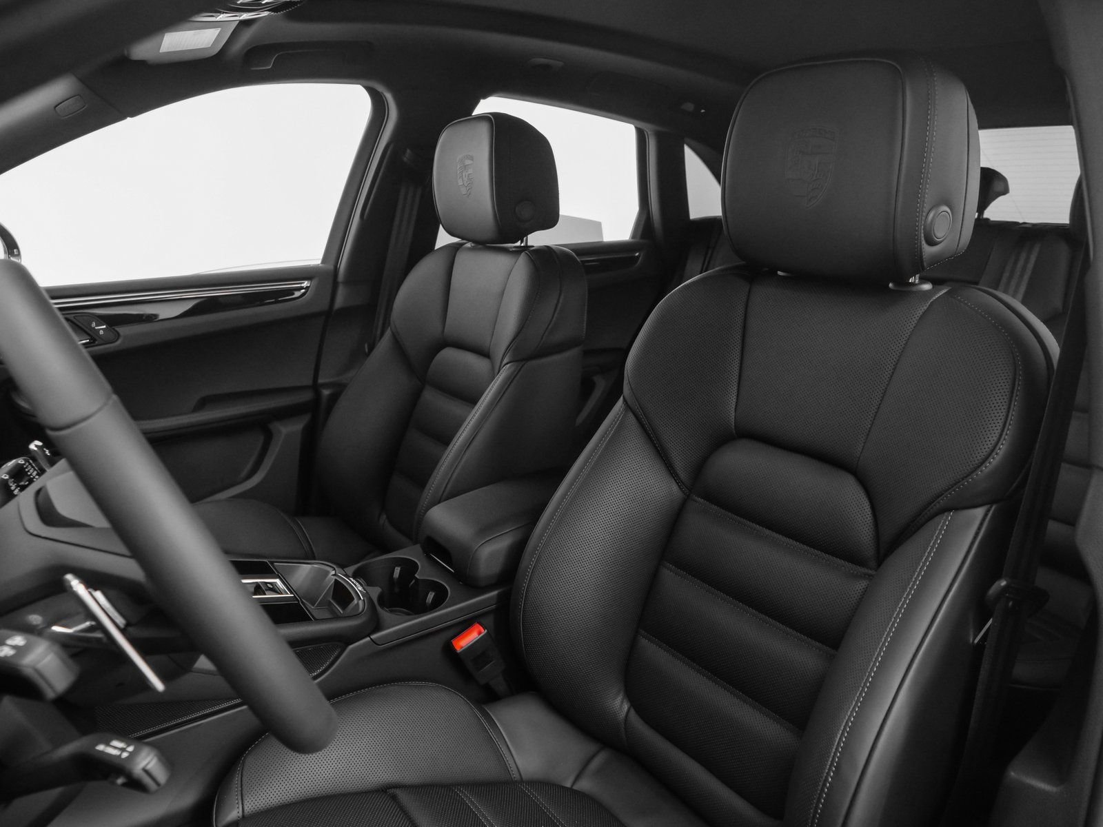 Certified 2025 Porsche Macan AWD/4WD image 5