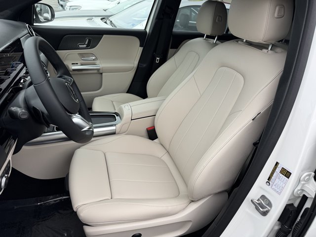 New 2025 Mercedes-Benz GLA 250 4MATIC image 2