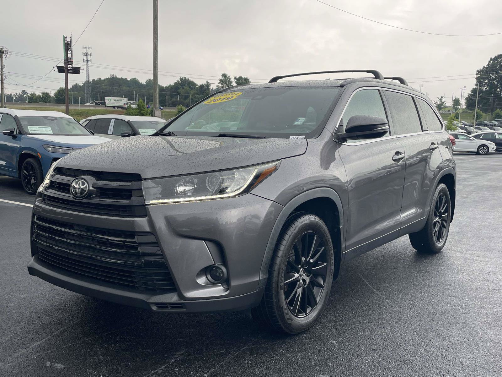 Used 2019 Toyota Highlander SE AWD/4WD image 3