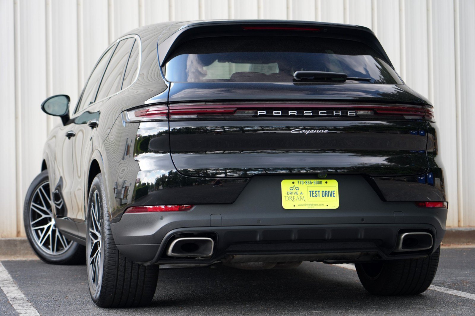 Used 2024 Porsche Cayenne AWD/4WD image 6