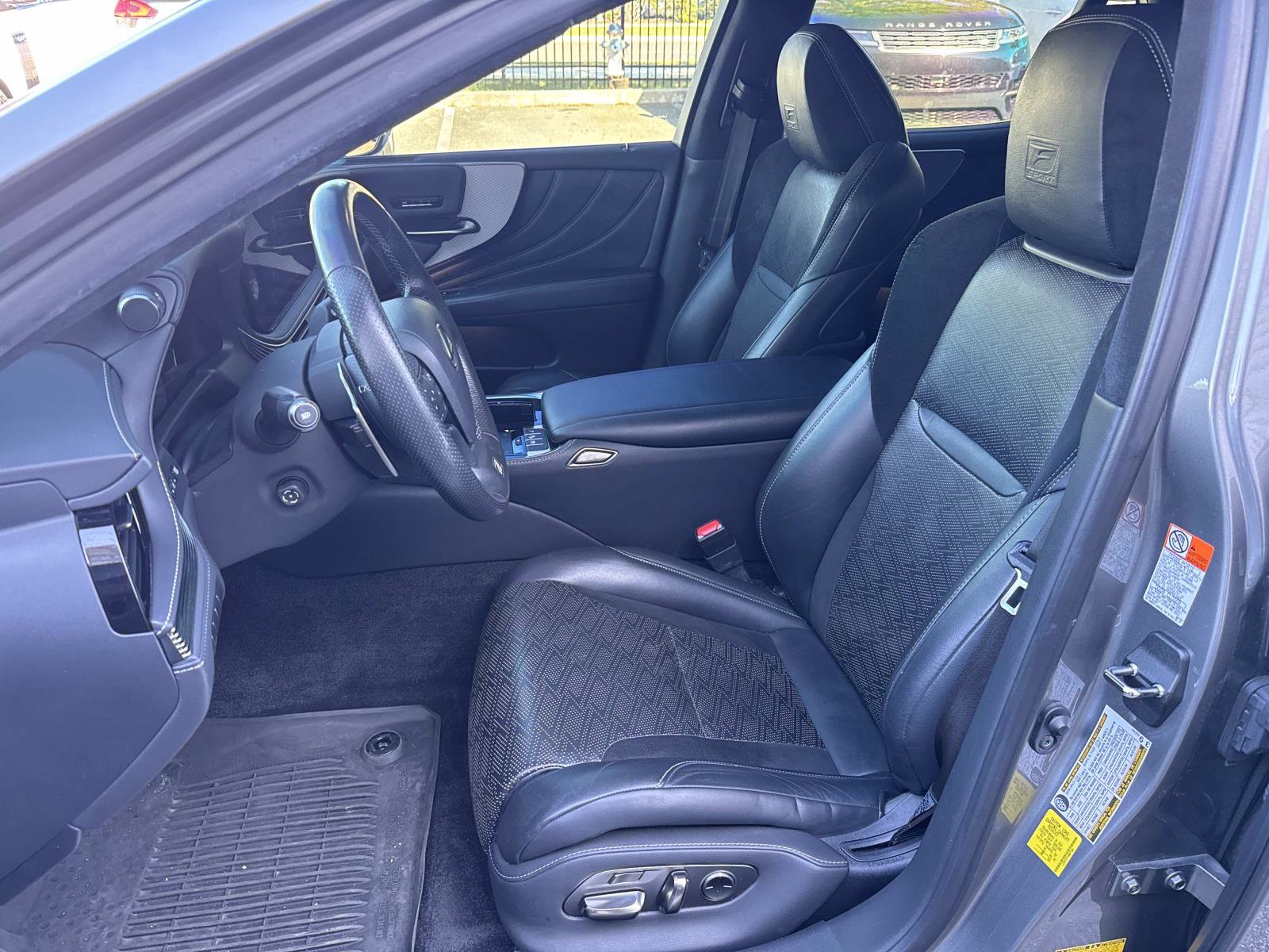 Used 2022 Lexus LS 500 F Sport w/ Accessory Package (Z2) image 20