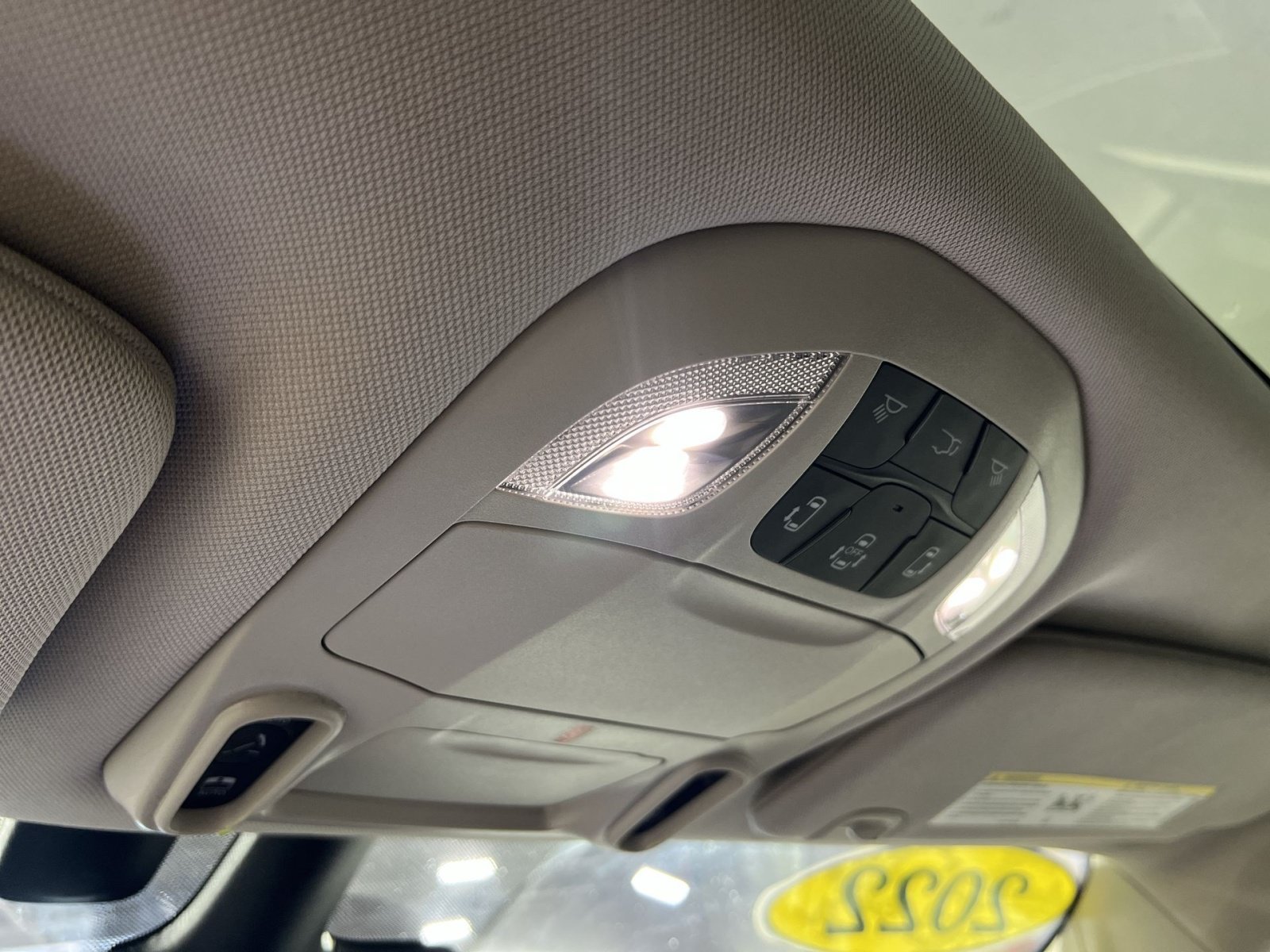 Used 2022 Chrysler Pacifica Limited w/ Uconnect Theater Family Group FWD image 37