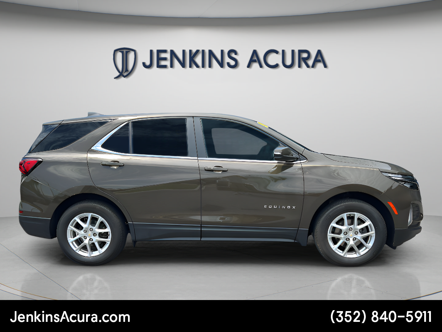 Used 2024 Chevrolet Equinox LT FWD image 2