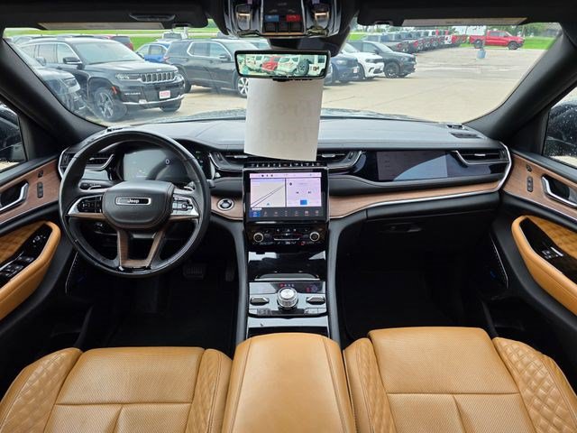 Used 2022 Jeep Grand Cherokee Summit w/ Advanced Protech Group IV AWD/4WD image 16
