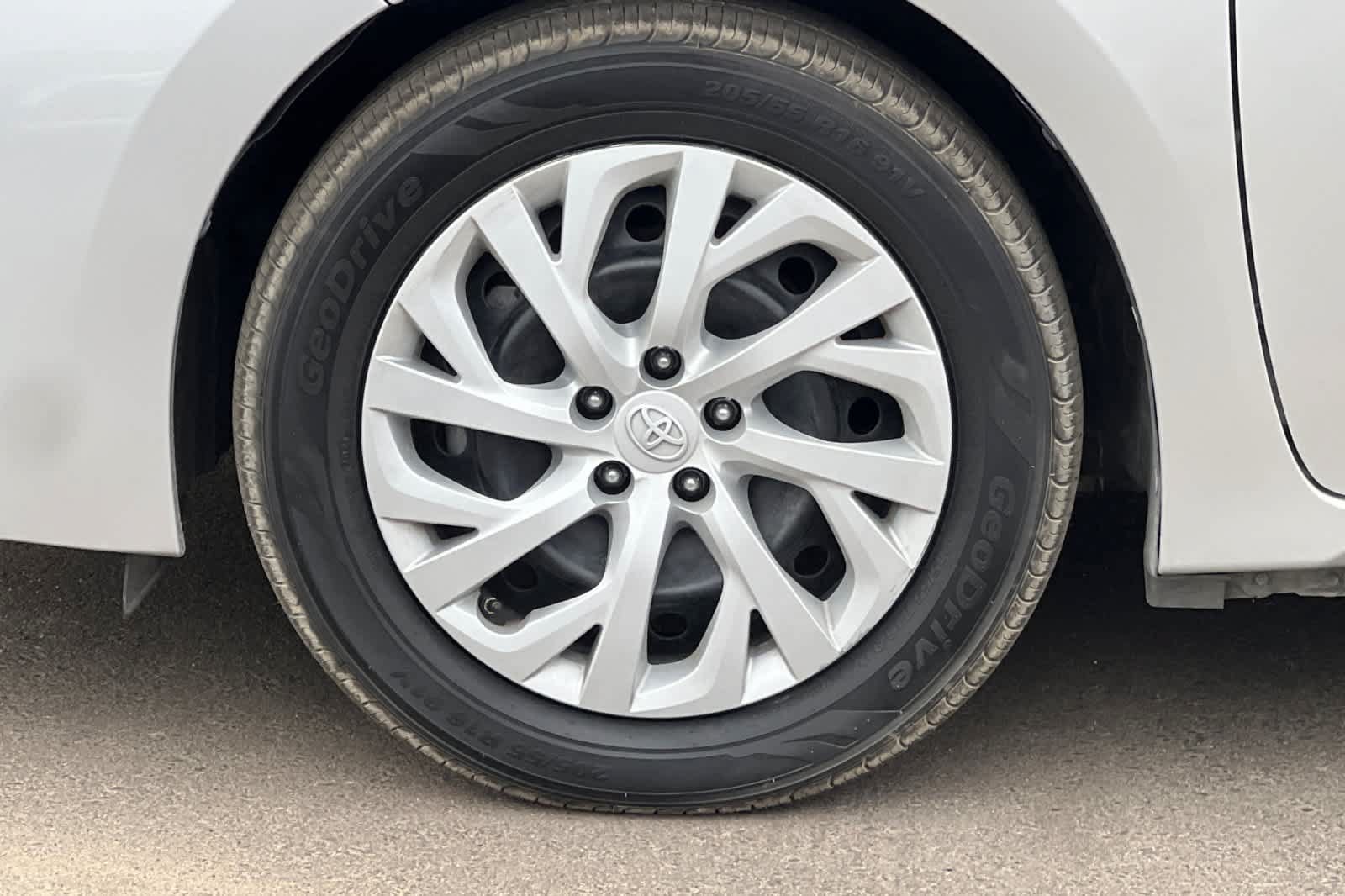 Used 2019 Toyota Corolla LE FWD image 32