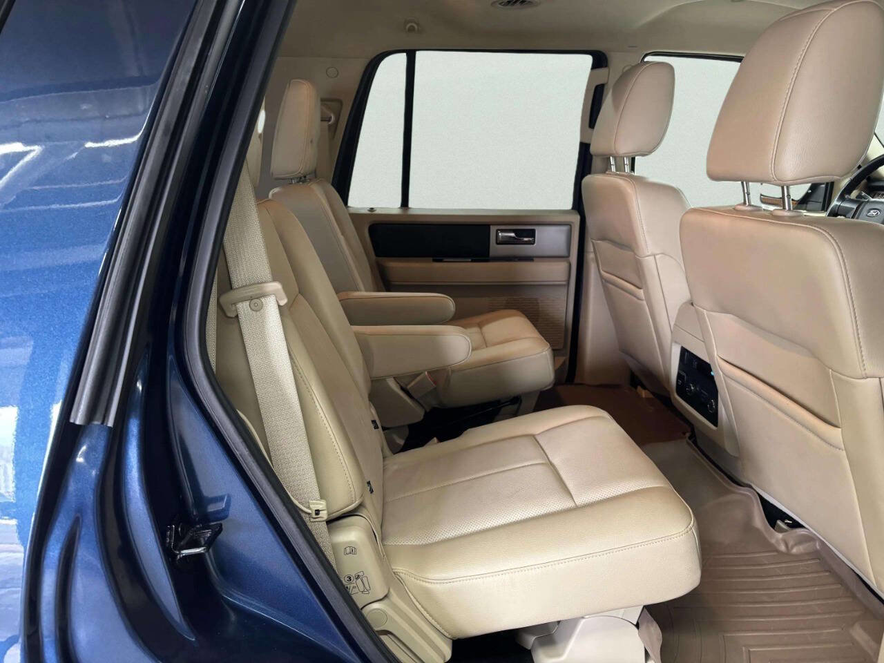 Used 2017 Ford Expedition XLT w/ Equipment Group 202A RWD image 22