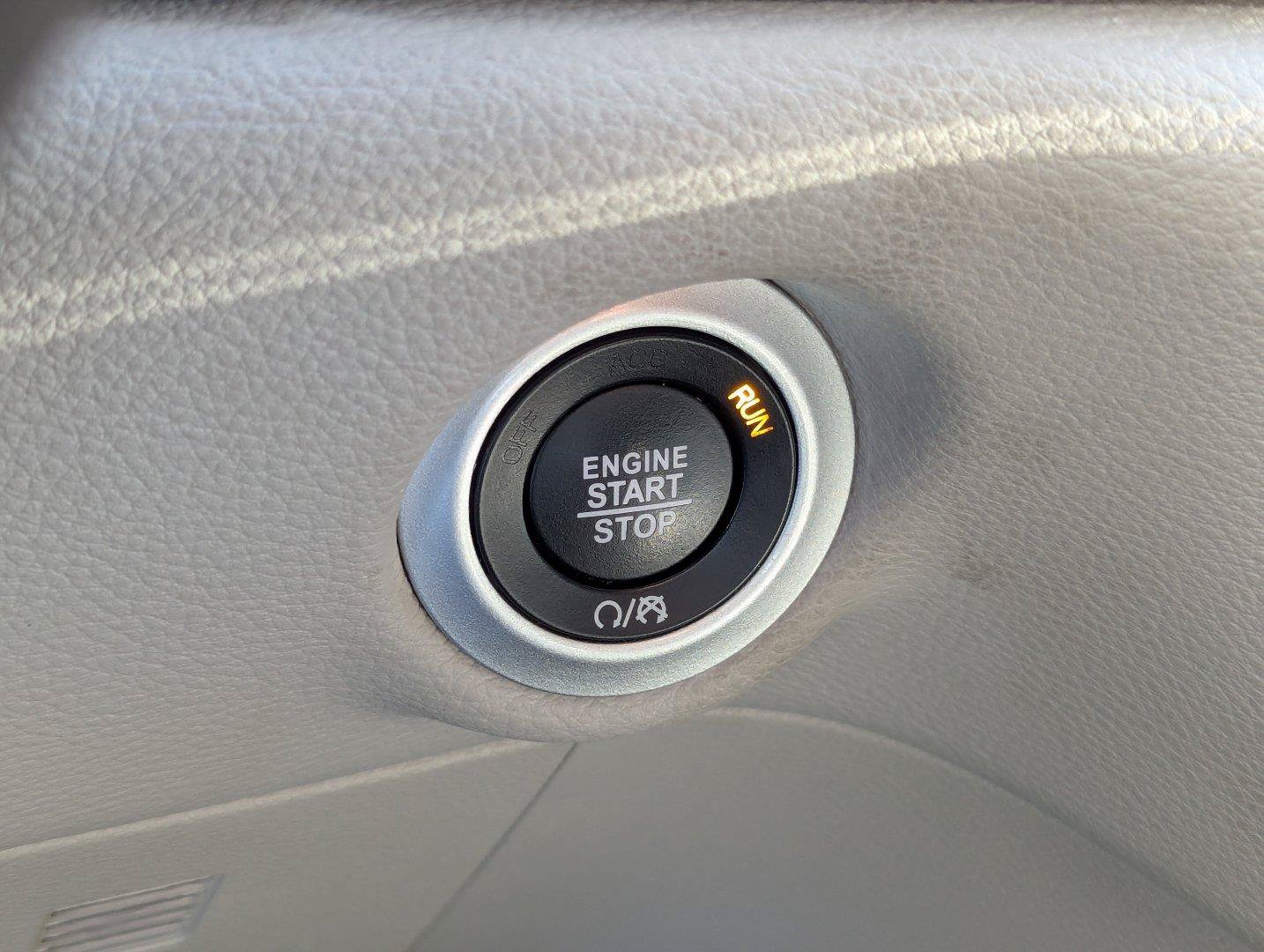 Used 2023 Chrysler Pacifica Touring-L FWD image 15