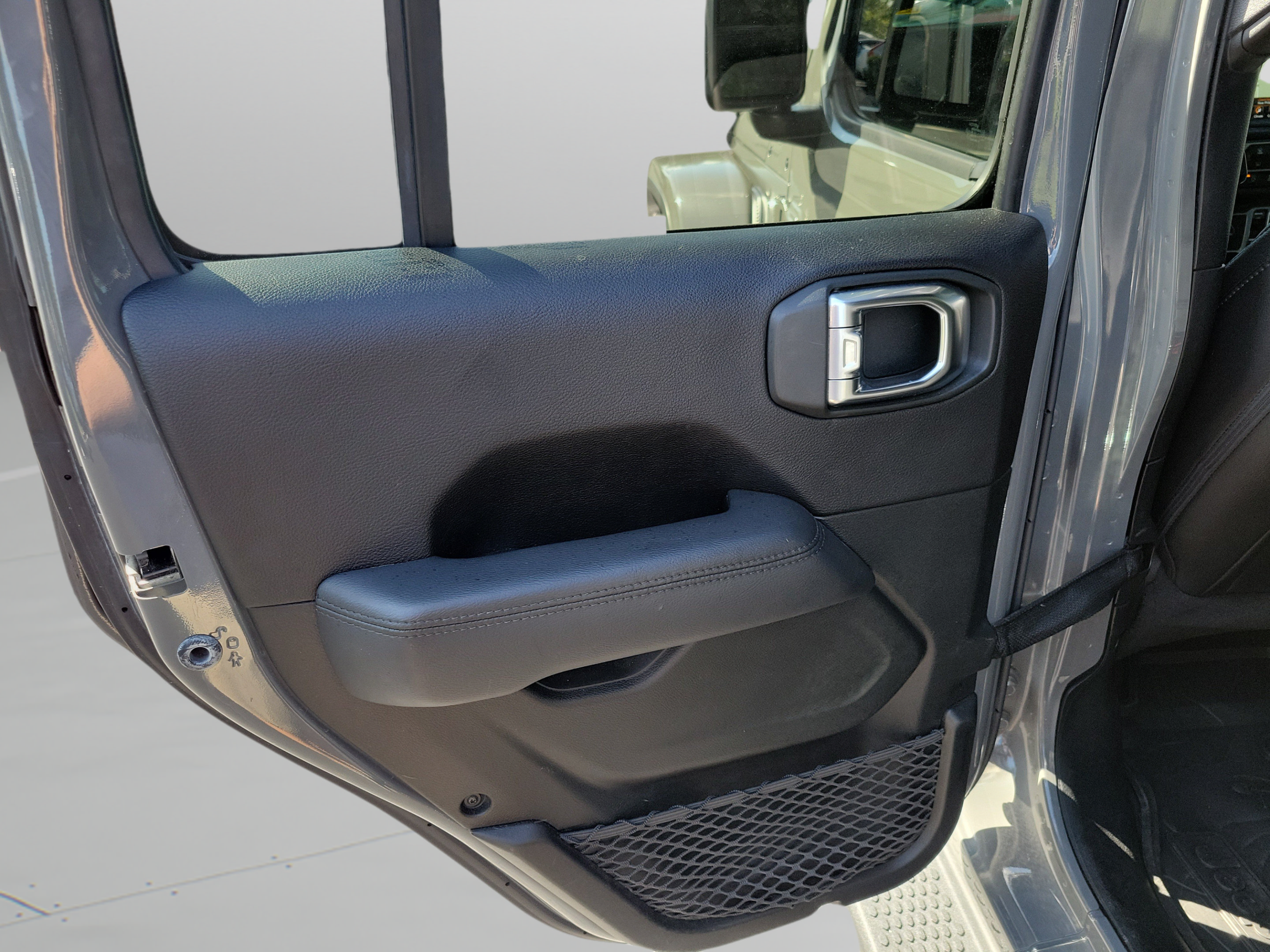 Used 2020 Jeep Wrangler Unlimited Sahara AWD/4WD image 25