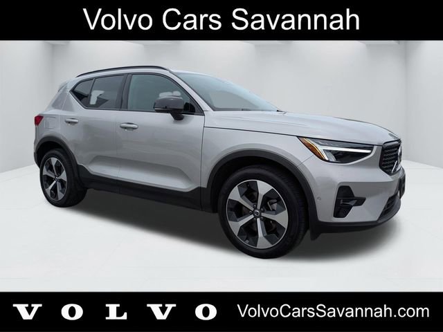 Certified 2025 Volvo XC40 B5 Plus AWD/4WD image 1