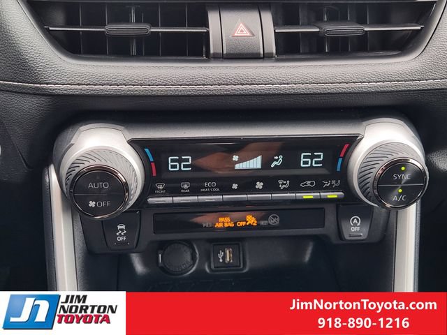 Used 2025 Toyota RAV4 XLE FWD image 19