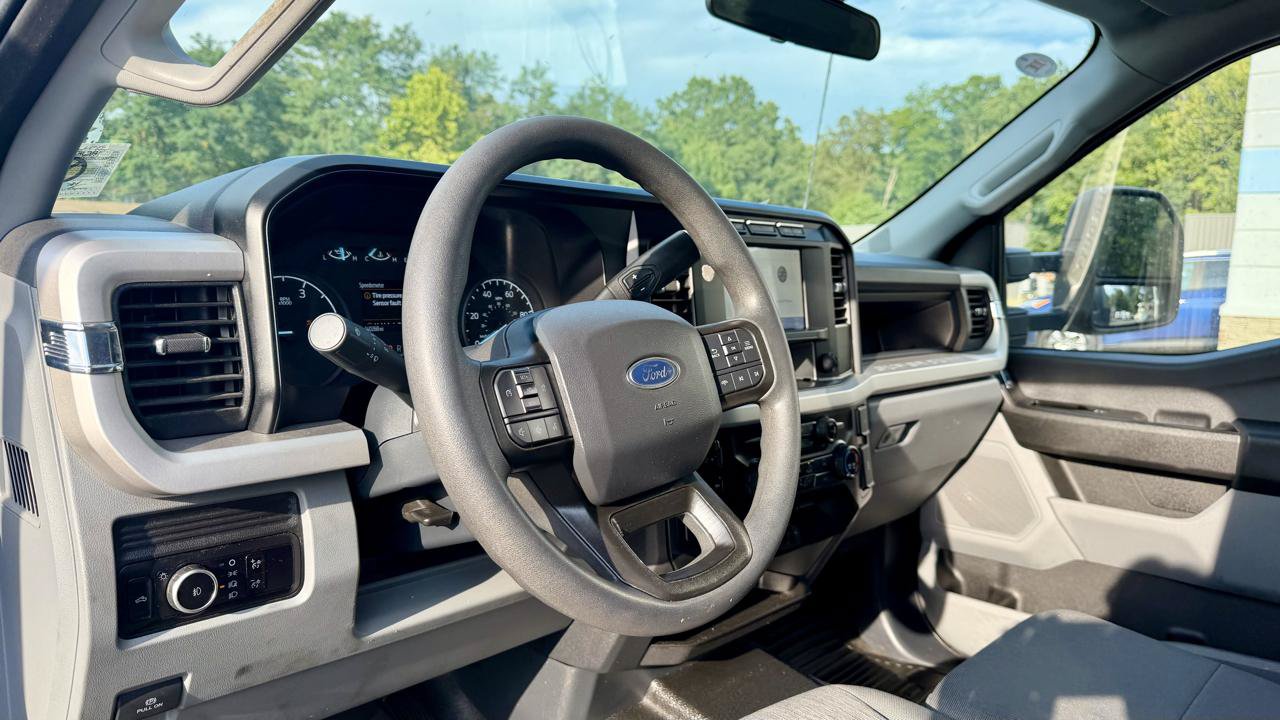 Used 2023 Ford F350 XL w/ 360-Degree Camera Package AWD/4WD image 19