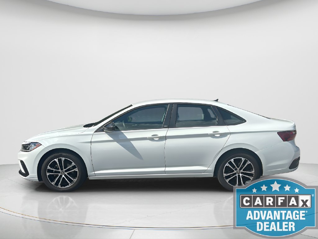 Used 2025 Volkswagen Jetta Sport FWD image 3