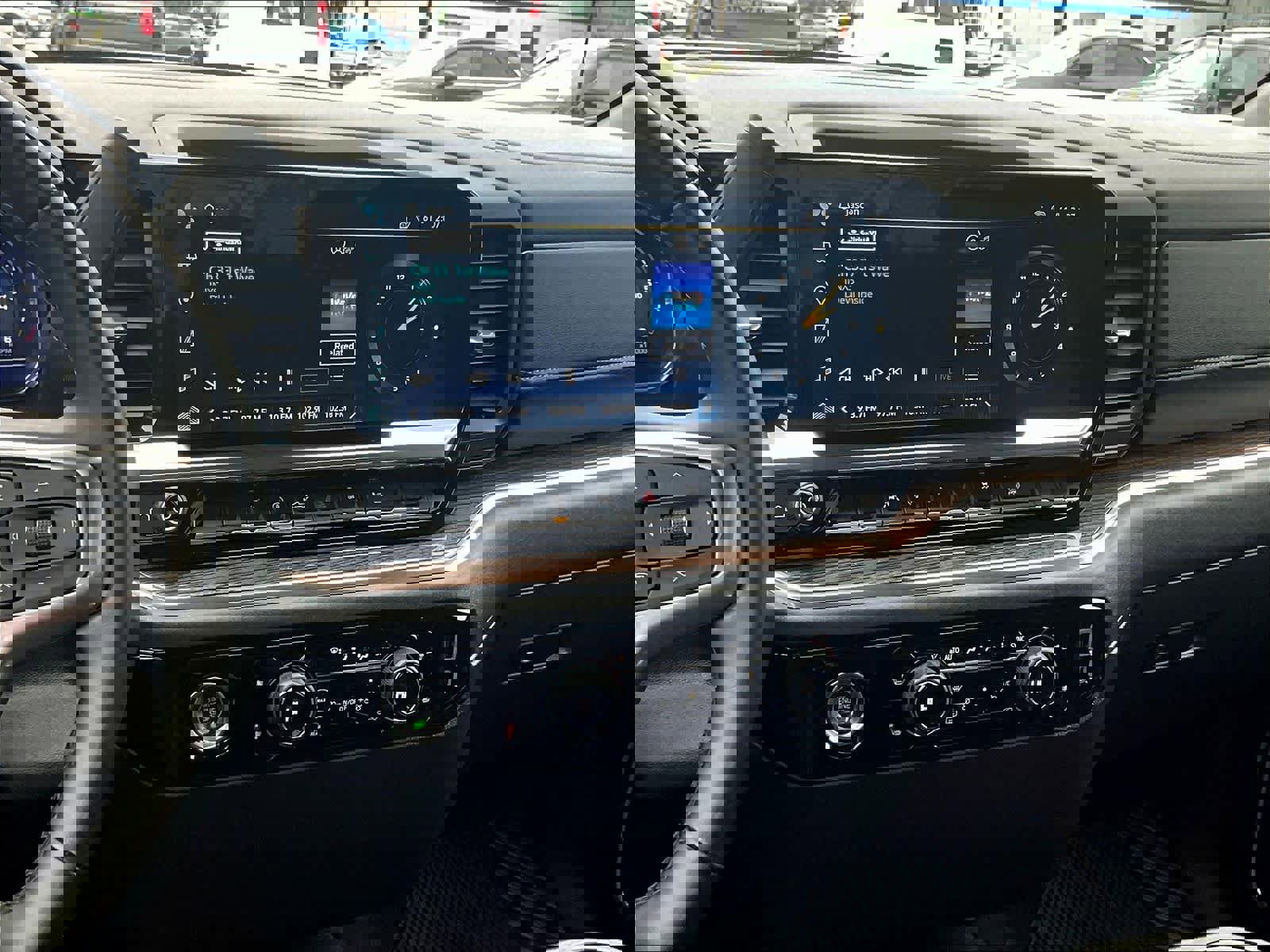 Used 2024 Chevrolet Silverado 1500 LT AWD/4WD image 18