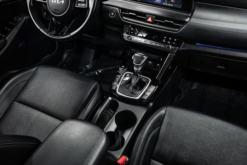 Used 2024 Kia Seltos EX image 18