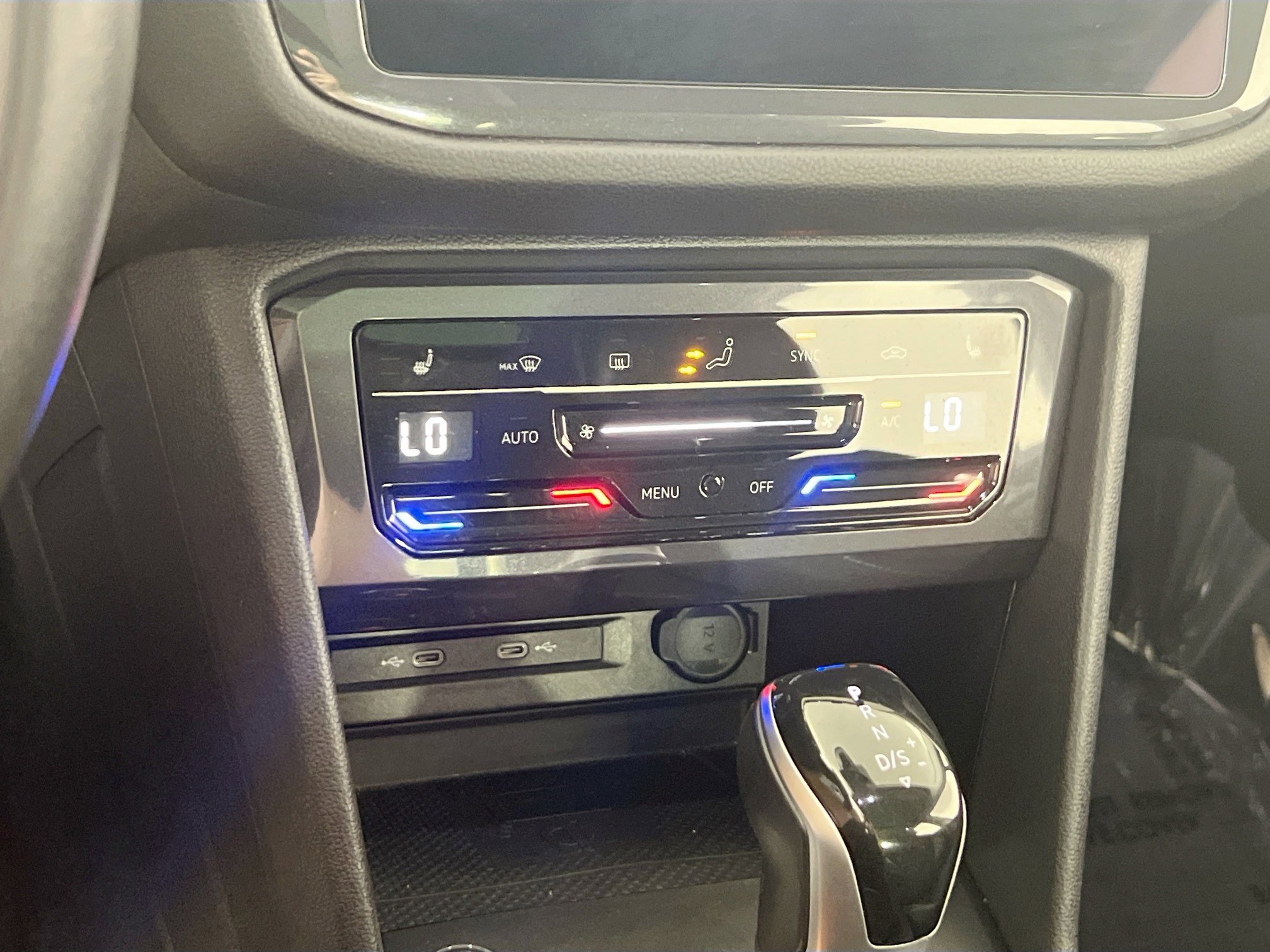 Used 2022 Volkswagen Tiguan SE AWD/4WD image 15