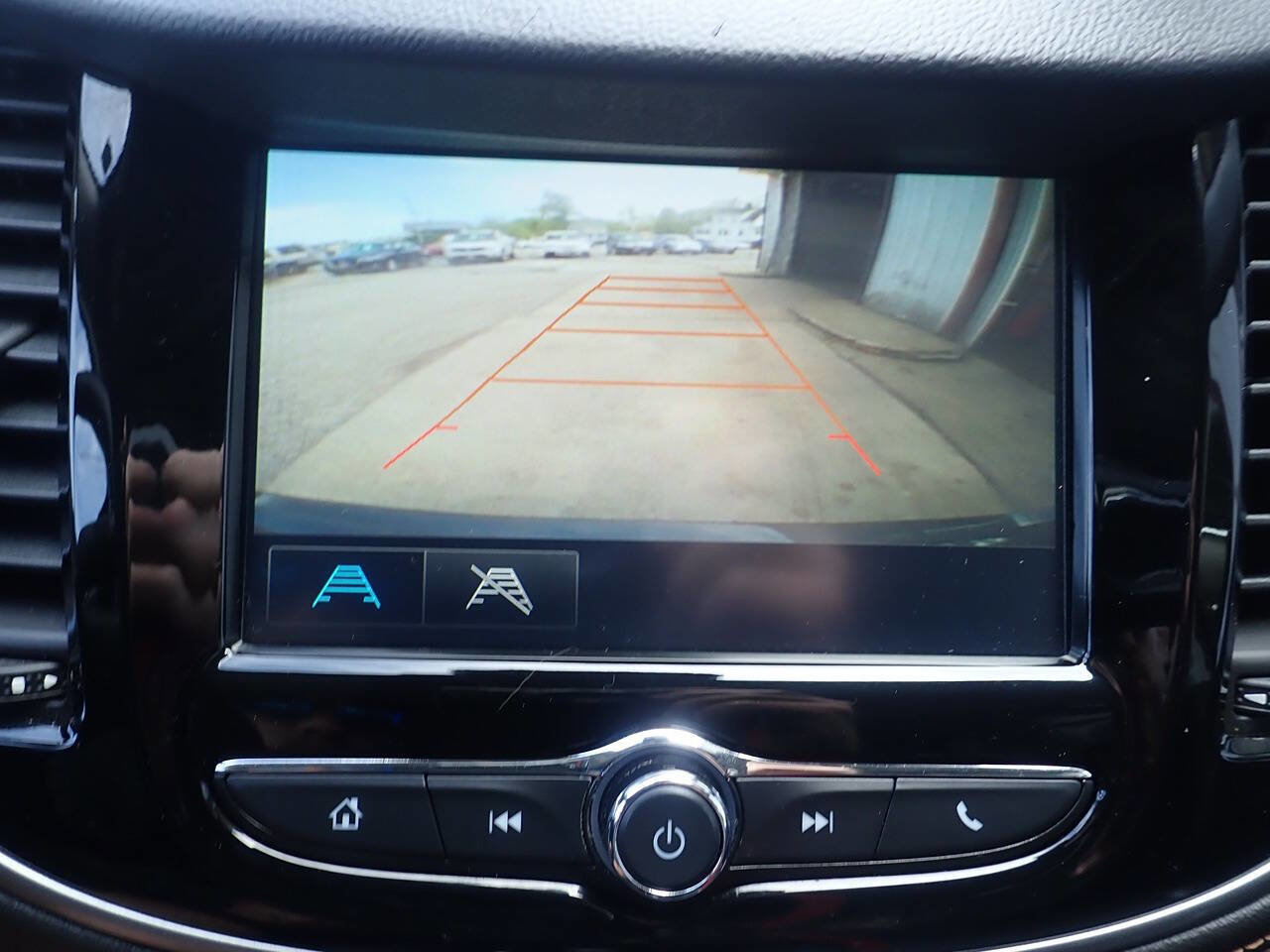 Used 2017 Chevrolet Trax LT w/ LT Convenience Package image 6