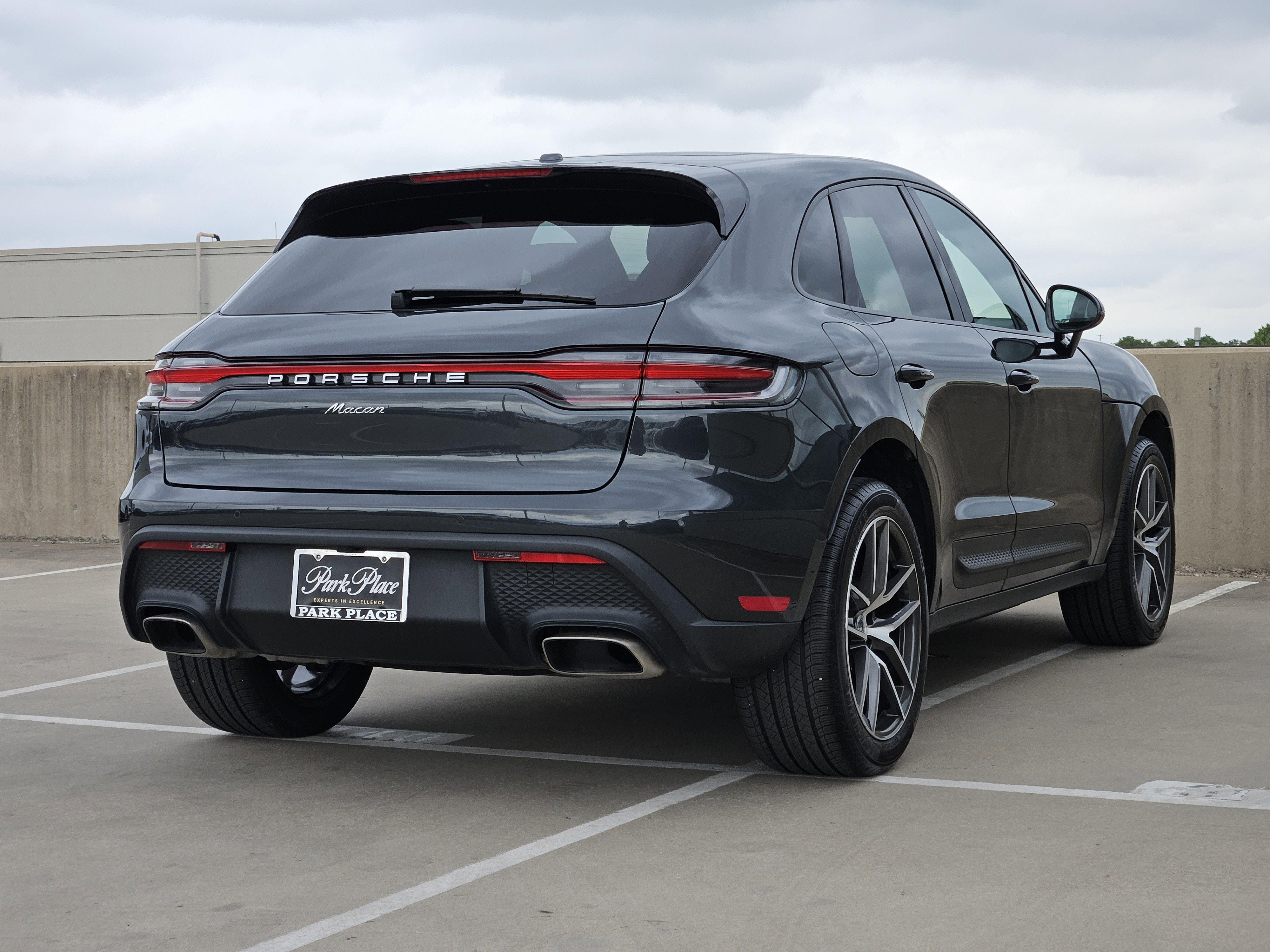 Certified 2025 Porsche Macan image 8