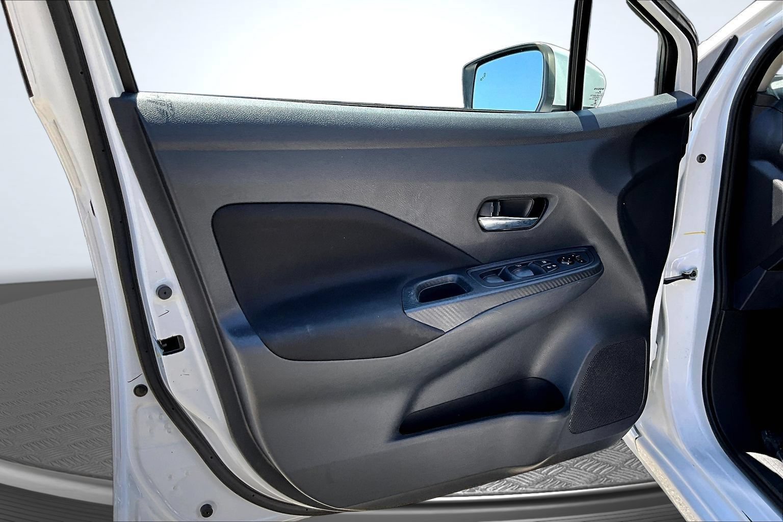 Used 2022 Nissan Versa SV FWD image 19