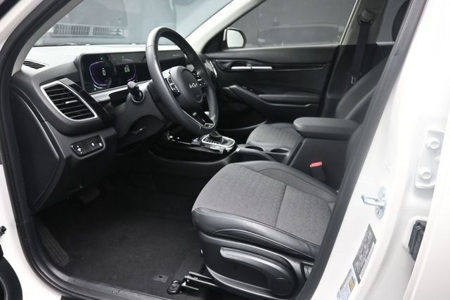 Used 2025 Kia Seltos S FWD image 17