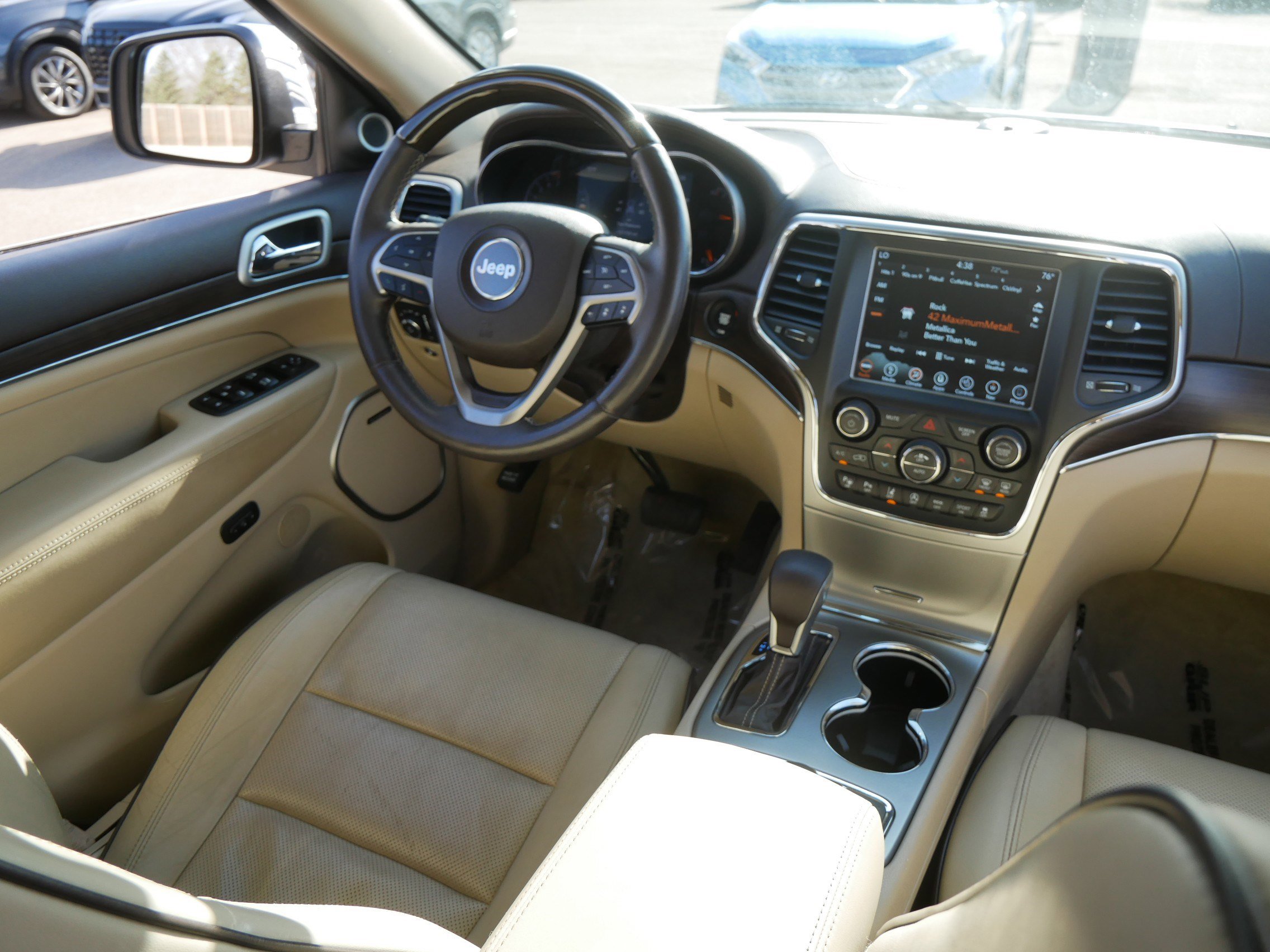 Used 2018 Jeep Grand Cherokee Overland AWD/4WD image 9