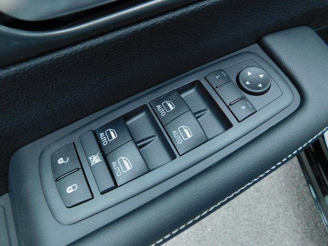 New 2025 Chrysler Pacifica Select w/ Uconnect Theater Family Group image 26