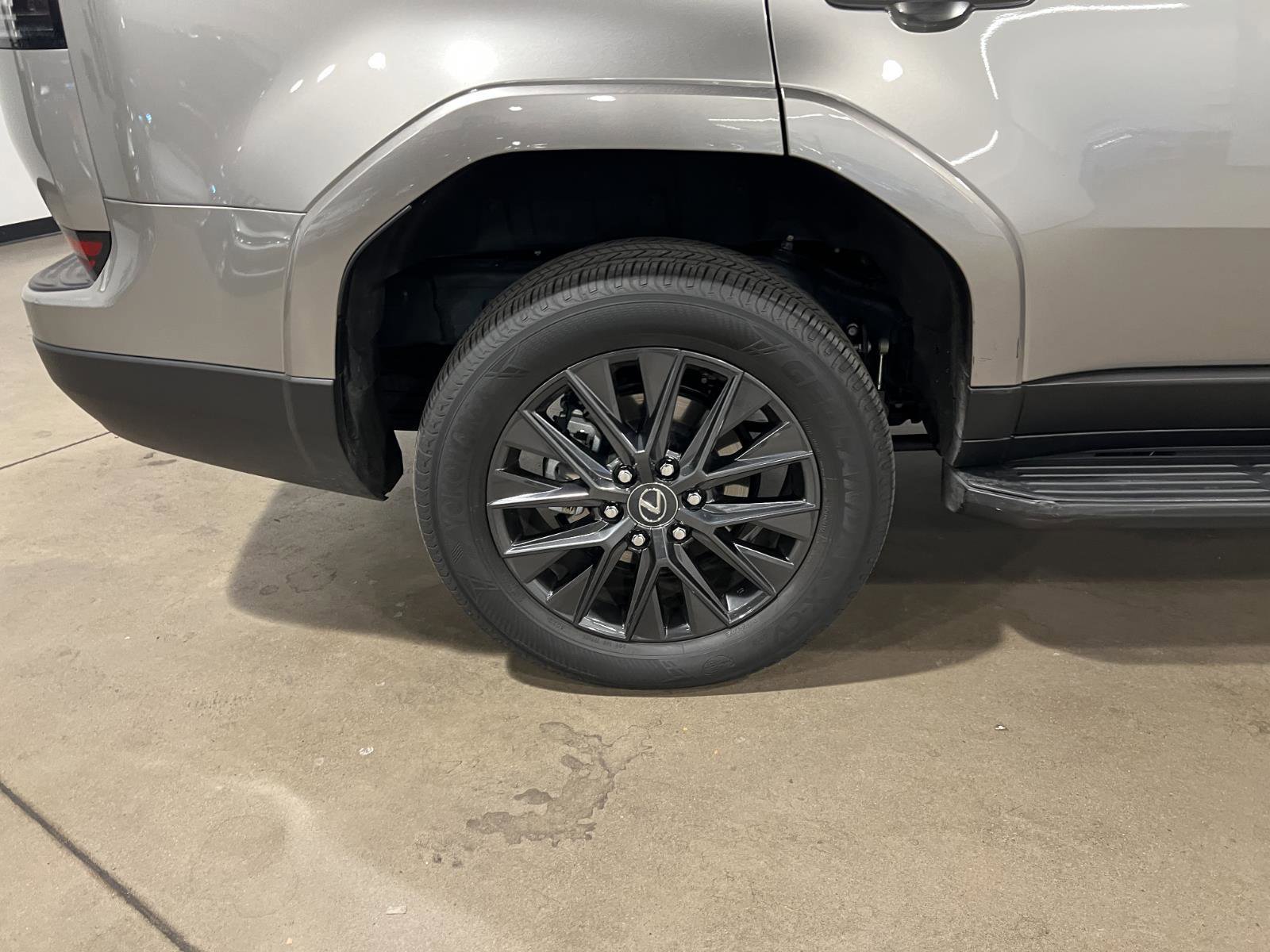 Used 2024 Lexus GX 550 w/ Accessory Package (31) image 42