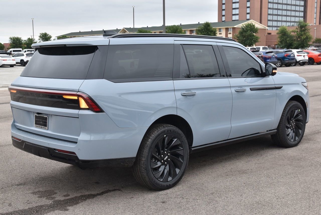 New 2026 Lincoln Navigator Reserve AWD/4WD image 6