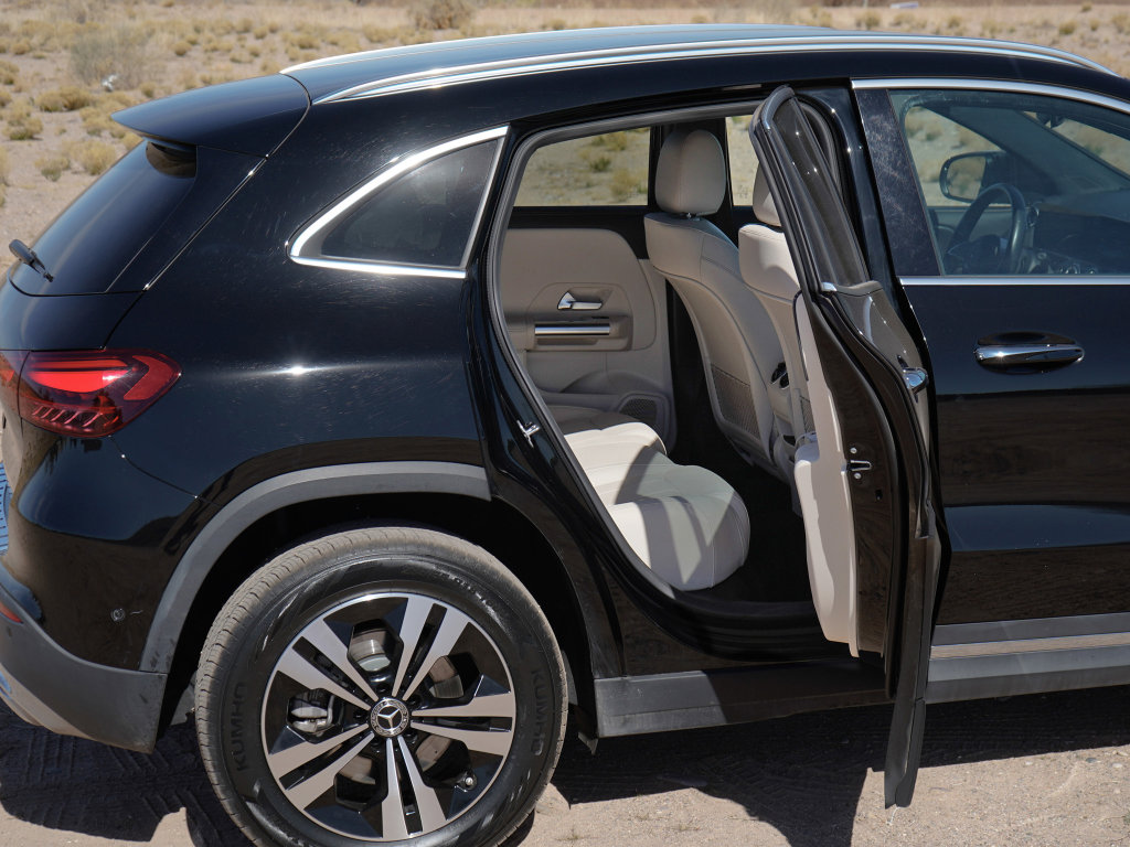 Used 2025 Mercedes-Benz GLA 250 image 8