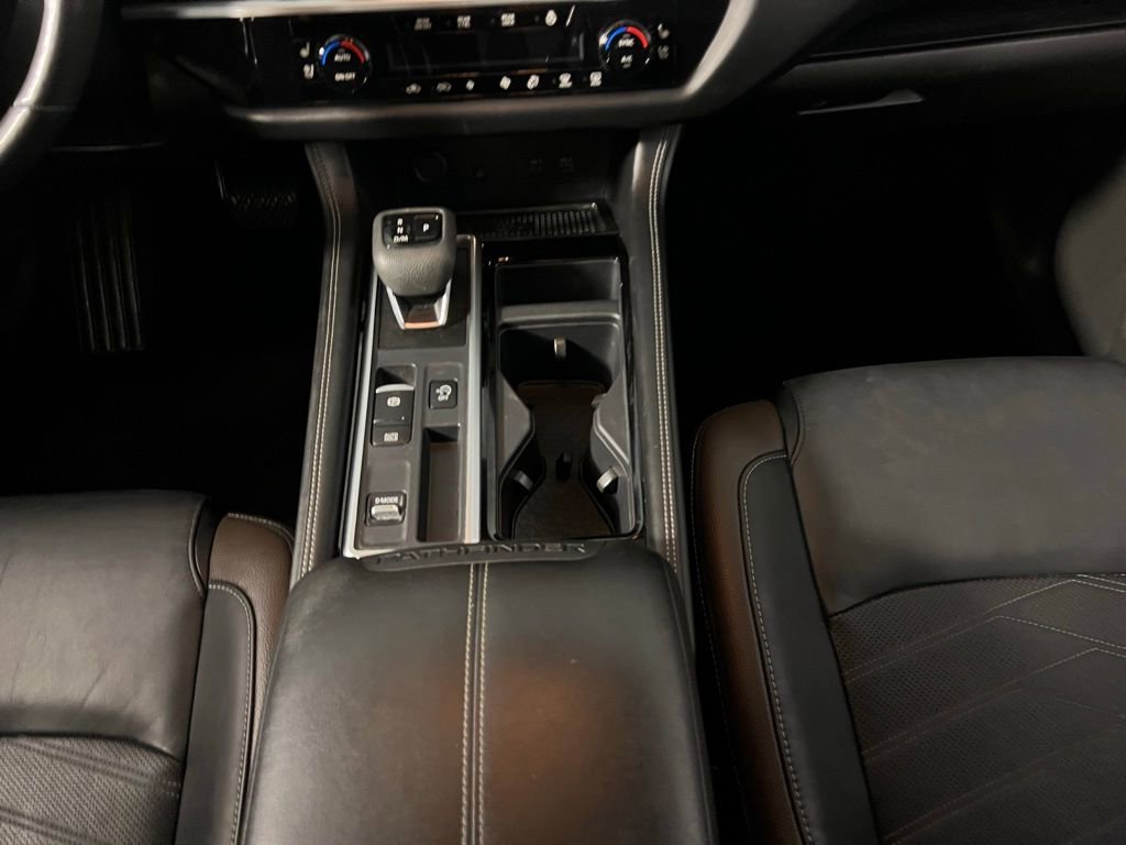 Used 2024 Nissan Pathfinder Platinum image 17
