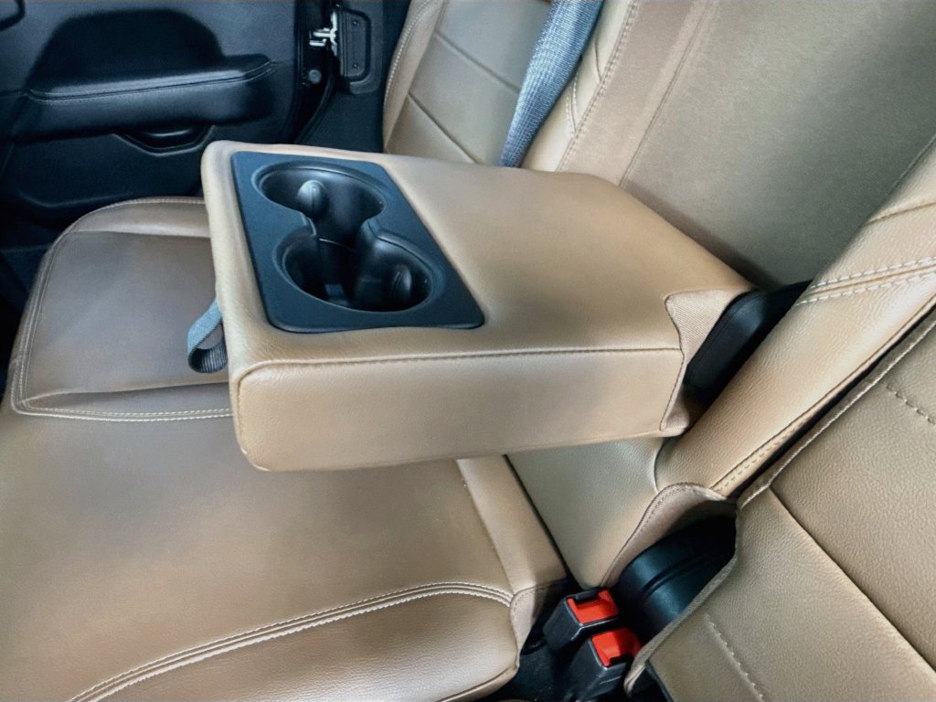 Used 2022 Jeep Wrangler Unlimited Sahara w/ Cold Weather Group AWD/4WD image 30