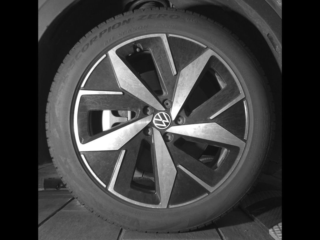 Certified 2025 Volkswagen ID.4 Pro S Plus AWD/4WD image 12