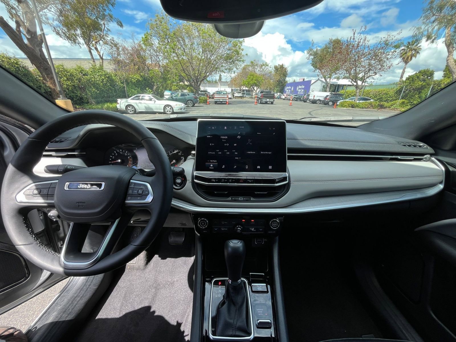 Used 2025 Jeep Compass Limited image 34