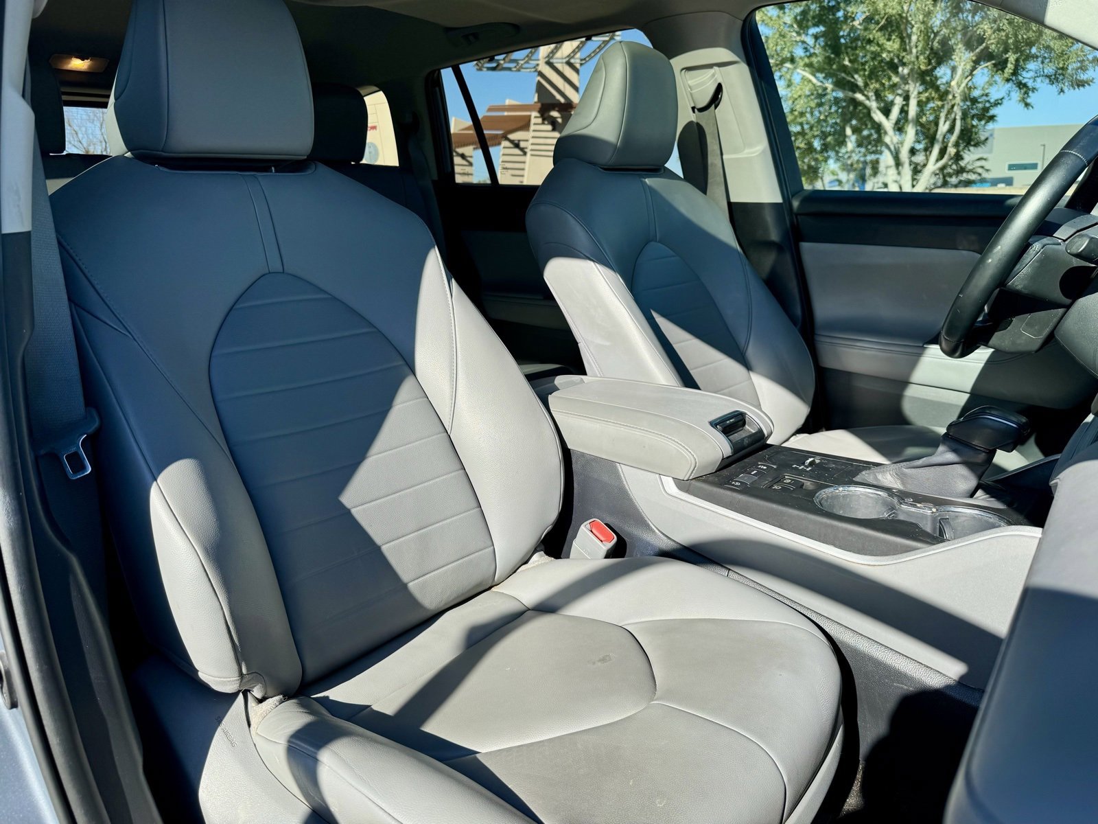 Used 2020 Toyota Highlander XLE image 15