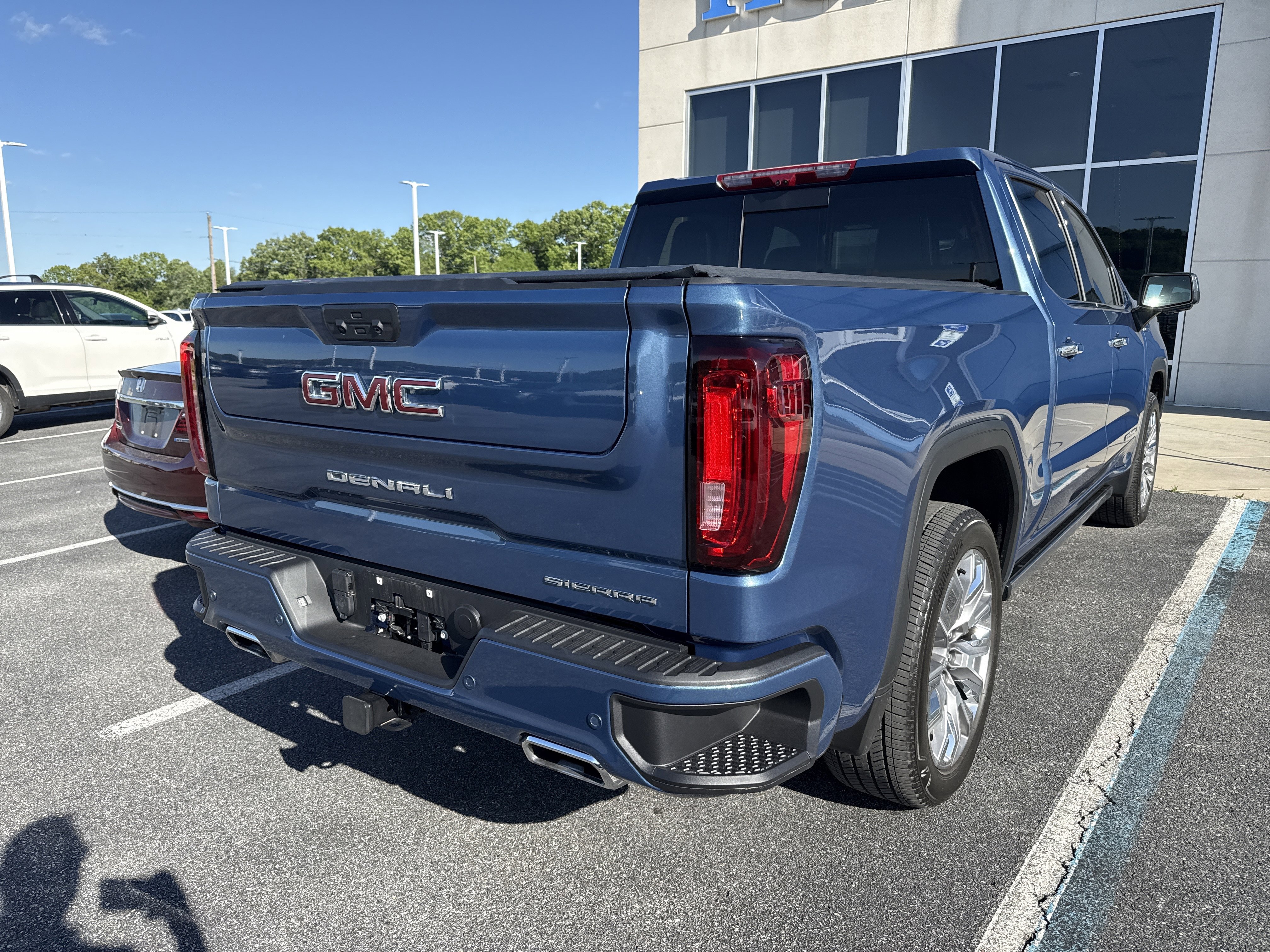 Used 2025 GMC Sierra 1500 Denali w/ Denali Reserve Package AWD/4WD image 5