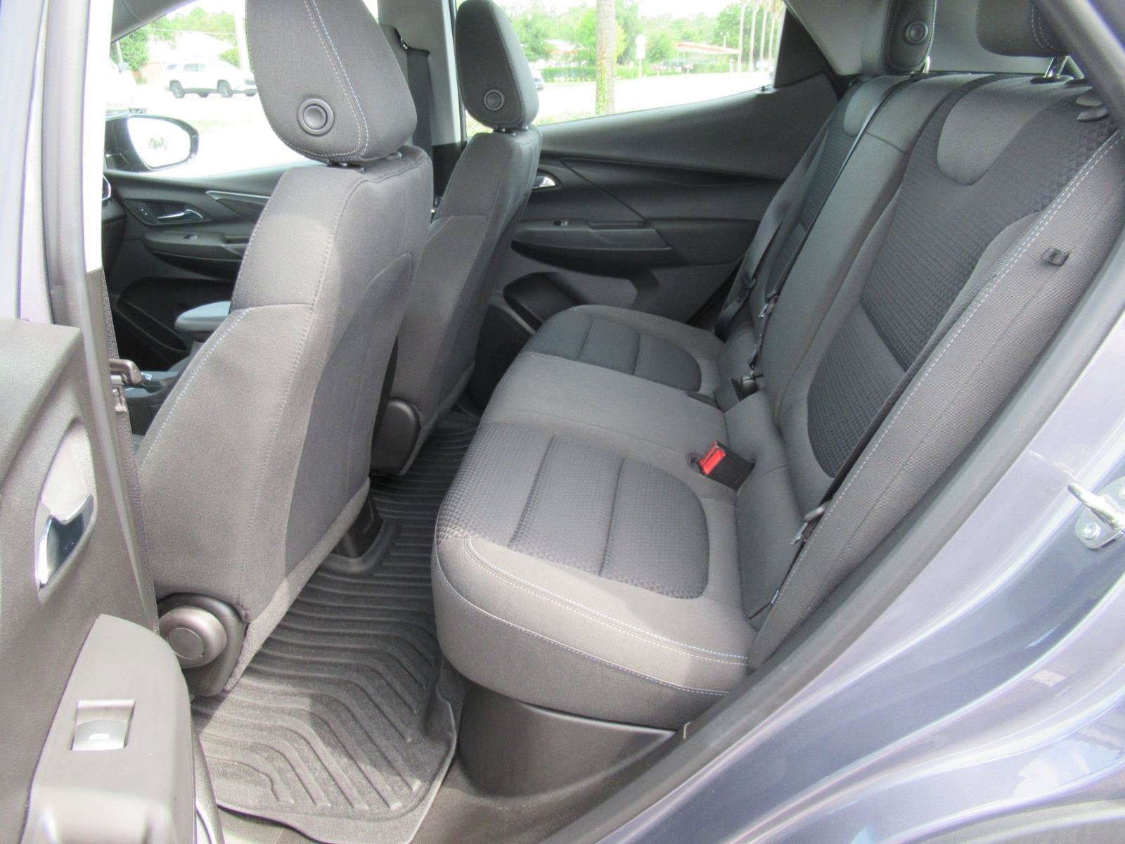 Used 2023 Chevrolet Bolt LT FWD image 32