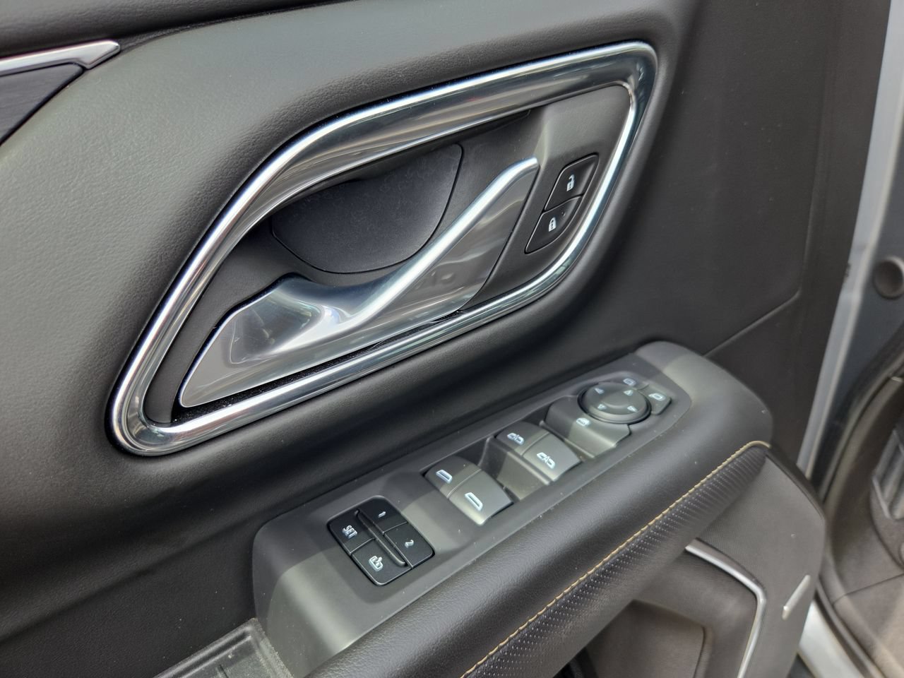 Used 2023 GMC Yukon SLT RWD image 23