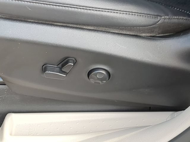 Used 2024 Chrysler Pacifica Limited FWD image 16
