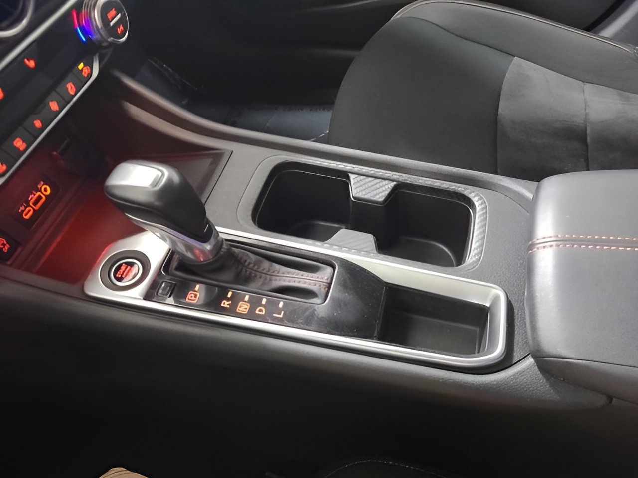 Used 2025 Nissan Sentra SR w/ Midnight Edition FWD image 30